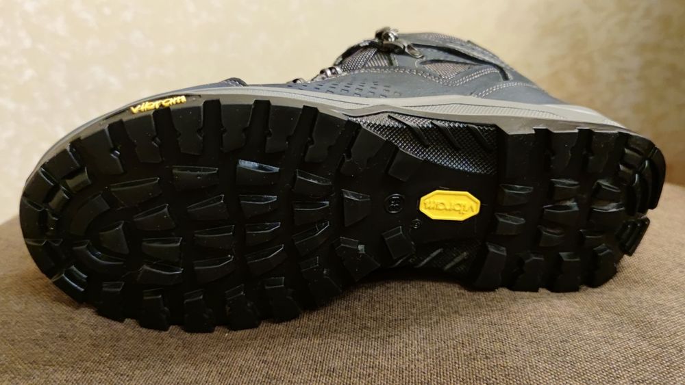 Трекинговые ботинки 39й размер. Grisport на подошве Vibram.
