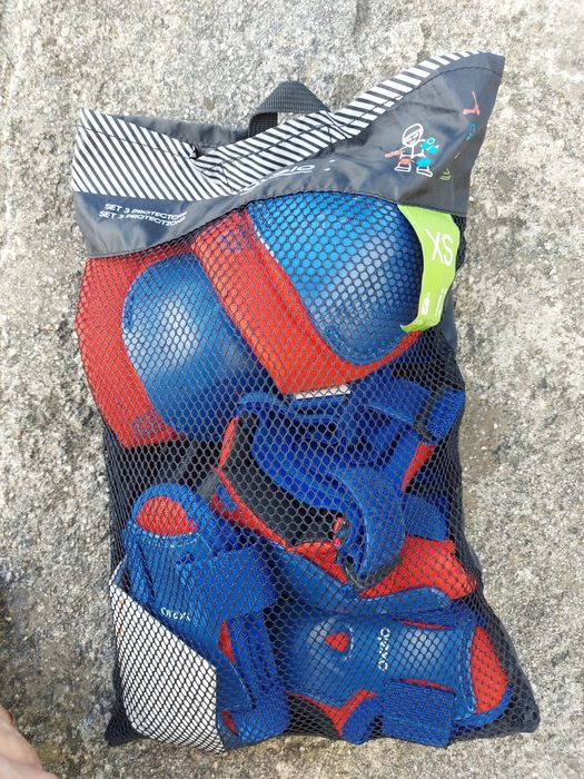 Patins em linha com conjunto de proteções