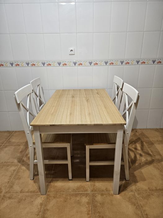Conjunto mesa e cadeiras cozinha