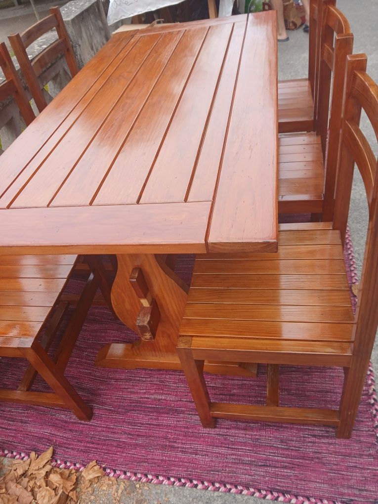 .mesa em madeira com 6 cadeiras como novas