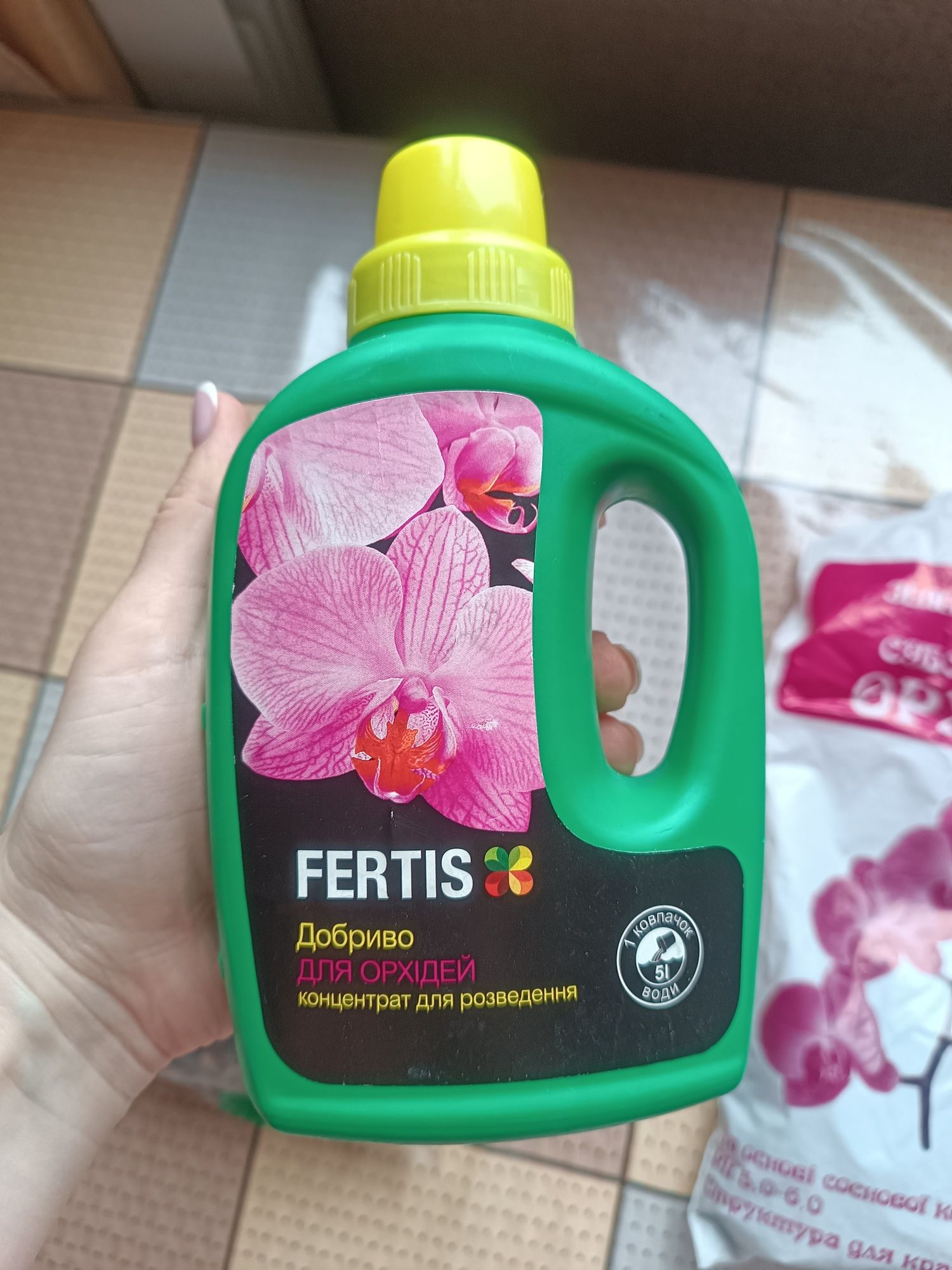Добриво для орхідей 500 мл Fertis + субстрат у подарунок