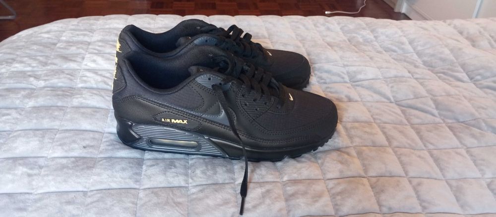 AIR Max BLACK / Gold