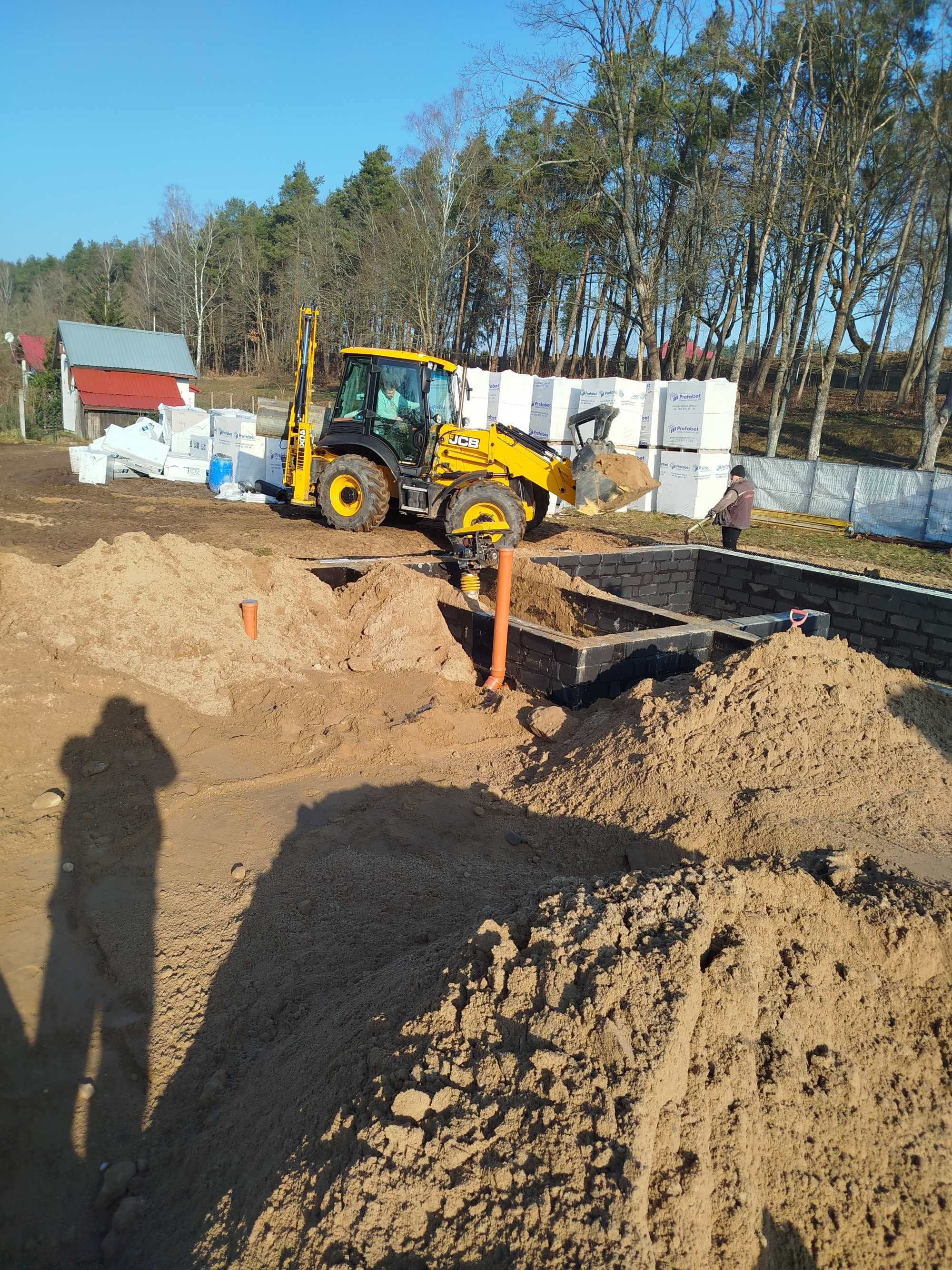 TECHMAR - Prace ziemne. Prace hydrauliczne Wyburzanie i rozbiórka.
