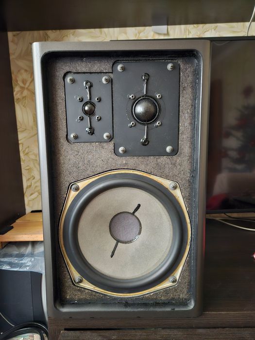 Аудифильские Hi Fi колонки  Grundig Hi Fi box 1000