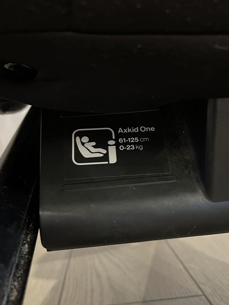 Fotelik samochodowy Axkid One 0-25 kg z wkładką dla noworodka