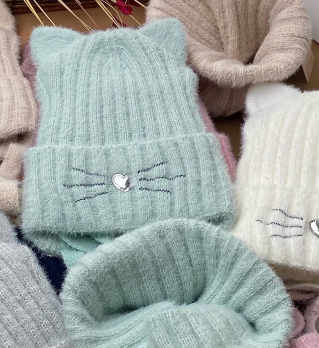 Зимовий набір шапка і хомут/шапка для дівчинки/тепла/киця/шапка зимова