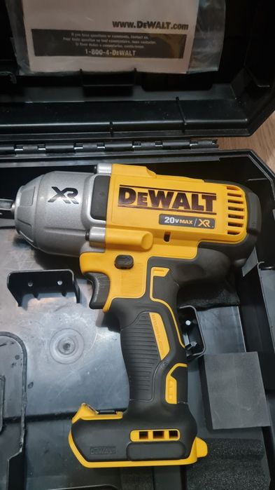 Продам  в стані нового, шуруповерт з батарейкой.  Орігінал 100%.