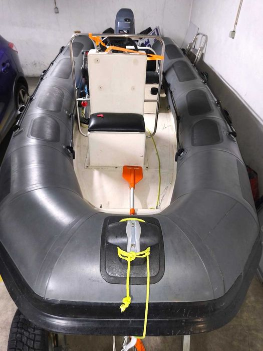Vendo excelente semirrígido de garagem