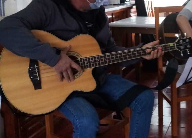 Baixo electro acústico Richwood