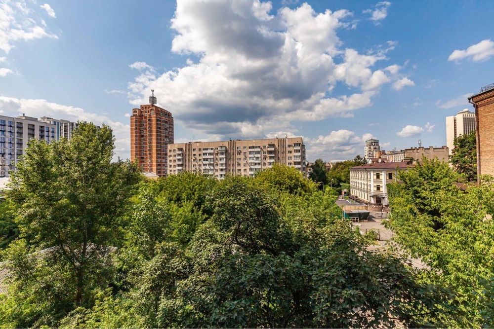 4-кімнатна квартира з ремонтом, на Золотих Воротах! Вул. Гончара, 26