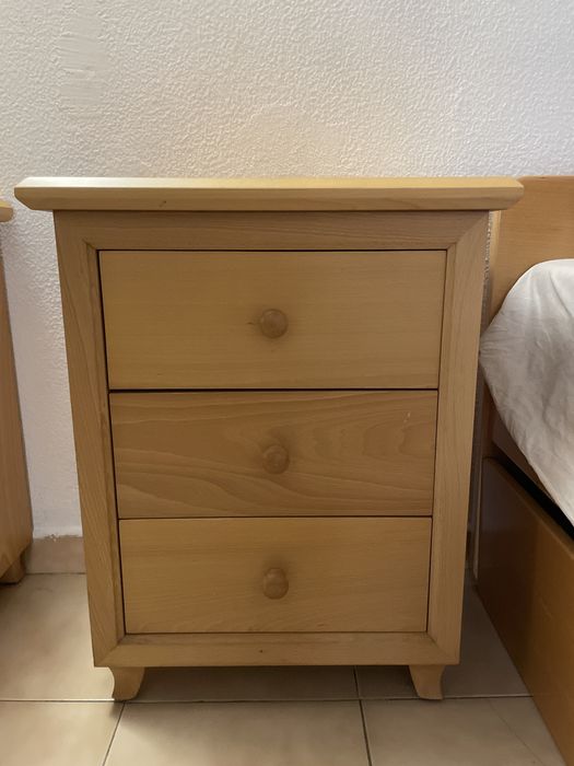 2 mesas de cabeceira