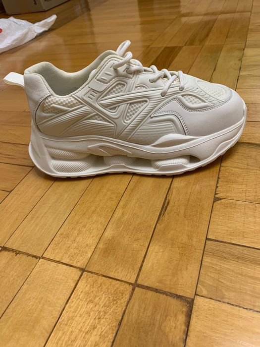 Кросівки жіночі Lonza білі