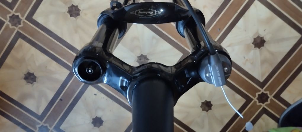 Продам переднию вилку на 29" колесо