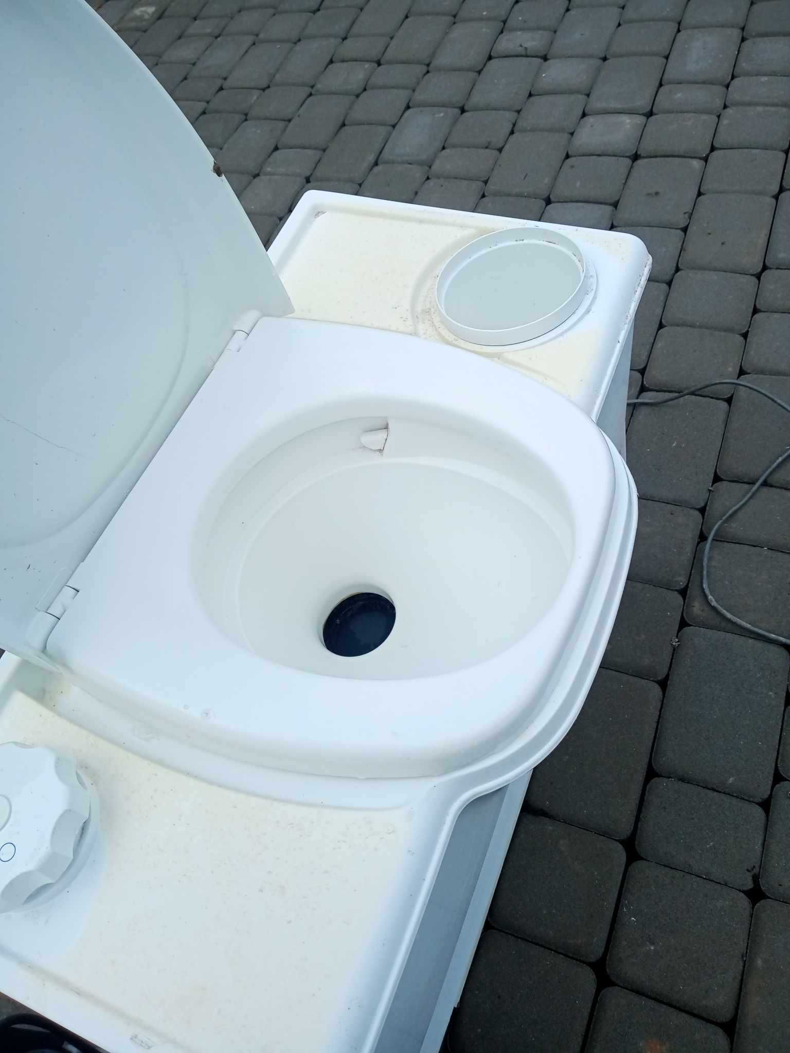 Toaleta kasetowa THETFORD elektryczna  przyczepa kempingowa, kamper