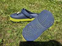 Klapki crocs c11 z przypinkami