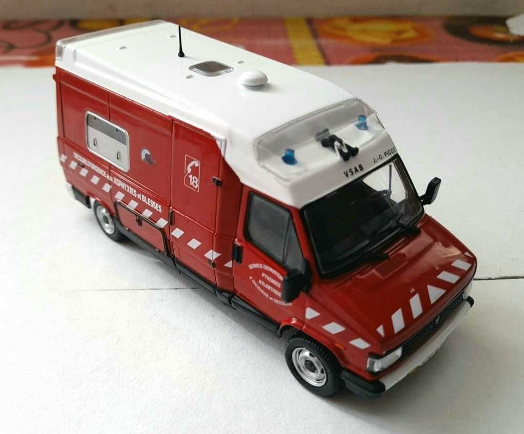 Bombeiros- 1/43 Ixo Peugeot J5 Ambulância