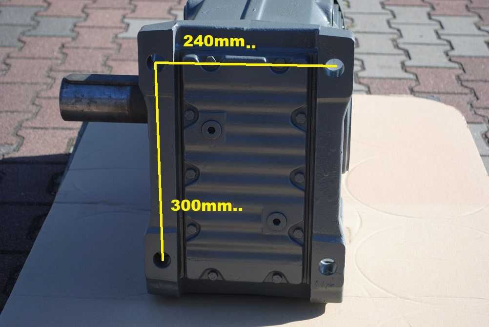 Motoreduktor kątowy 7.5kw. 64obr. z hamulcem. SEW