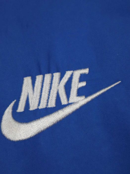 Nike Kurtka wiatrówka przeciwdeszczowa z kapturem czerwona niebieska