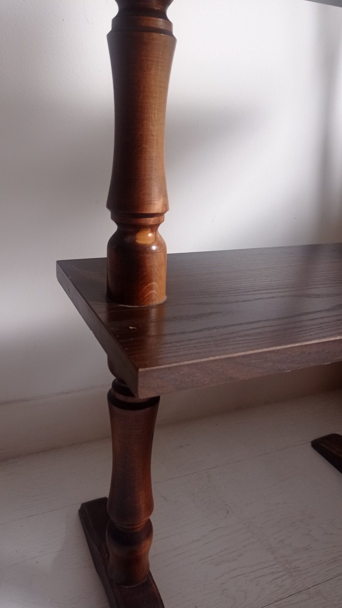Drewniany stoliczek stolik kwietnik drewno ciemny brąz