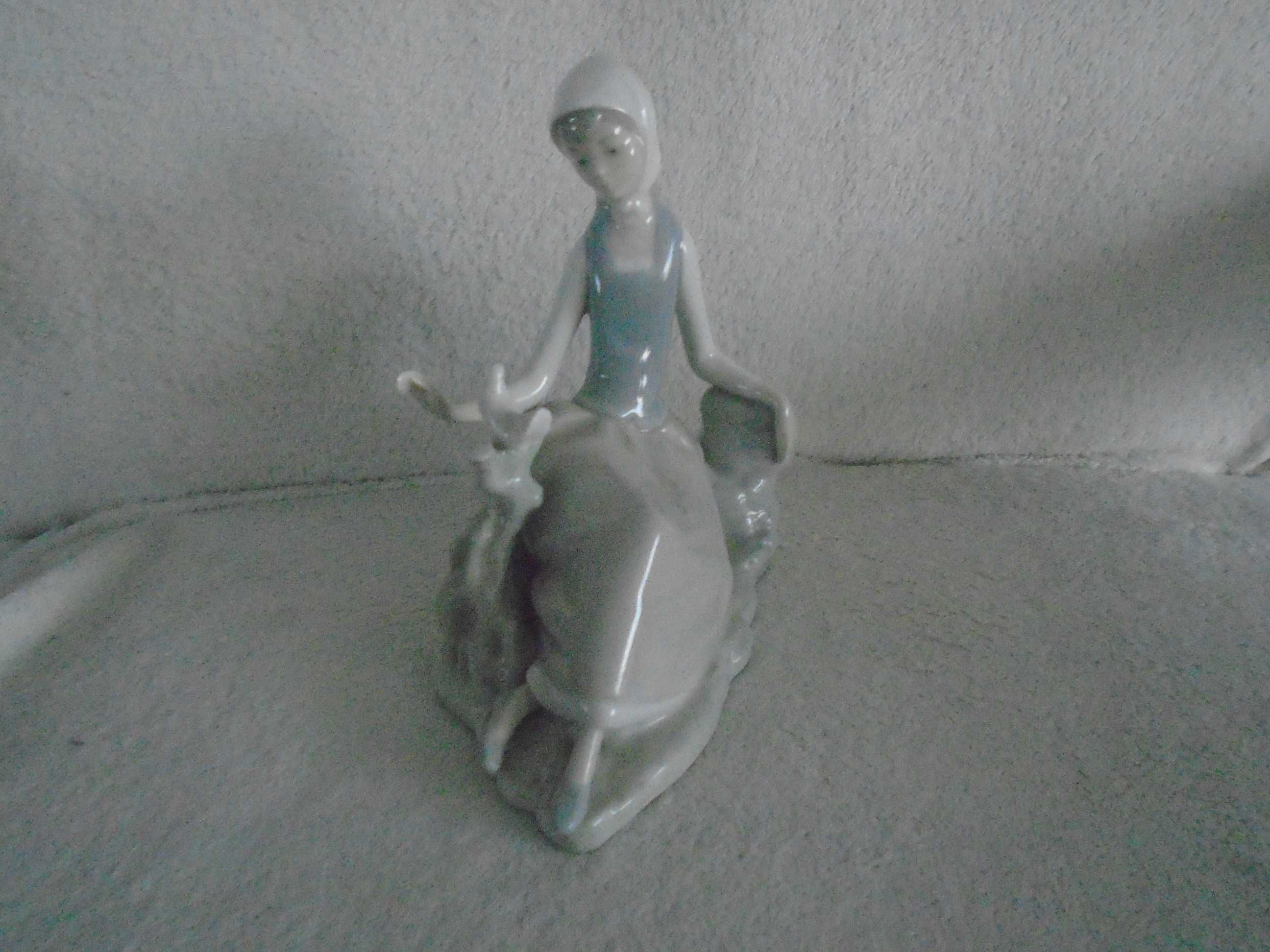 Porcelanowa figurka firmy LLARDO