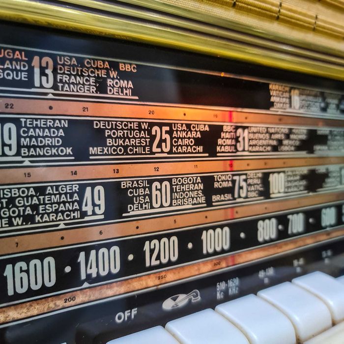 Rádio Vintage Graetz Canzonetta 384W – Alemanha, década de 1950