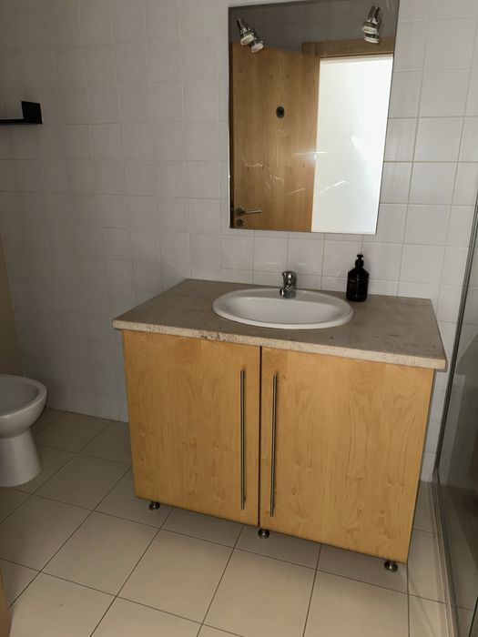 Móvel WC com oferta de espelho
