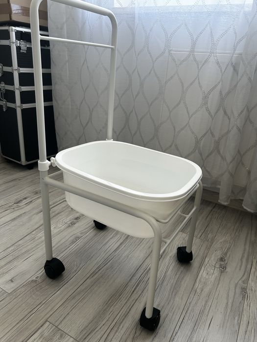 Brodzik do pedicure na kółkach