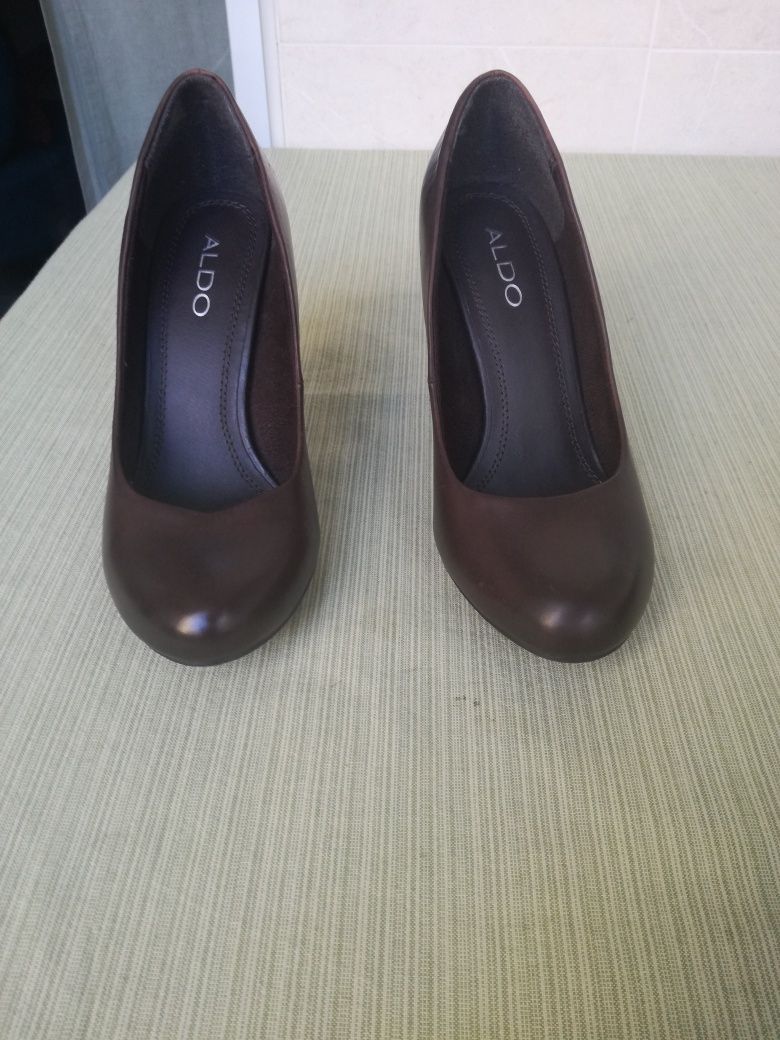Sapatos Aldo novos, castanho escuro, tamanho 36