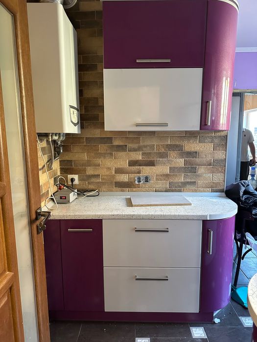 Меблі кухонні в гарному стані, фурнітура фірми Blum.