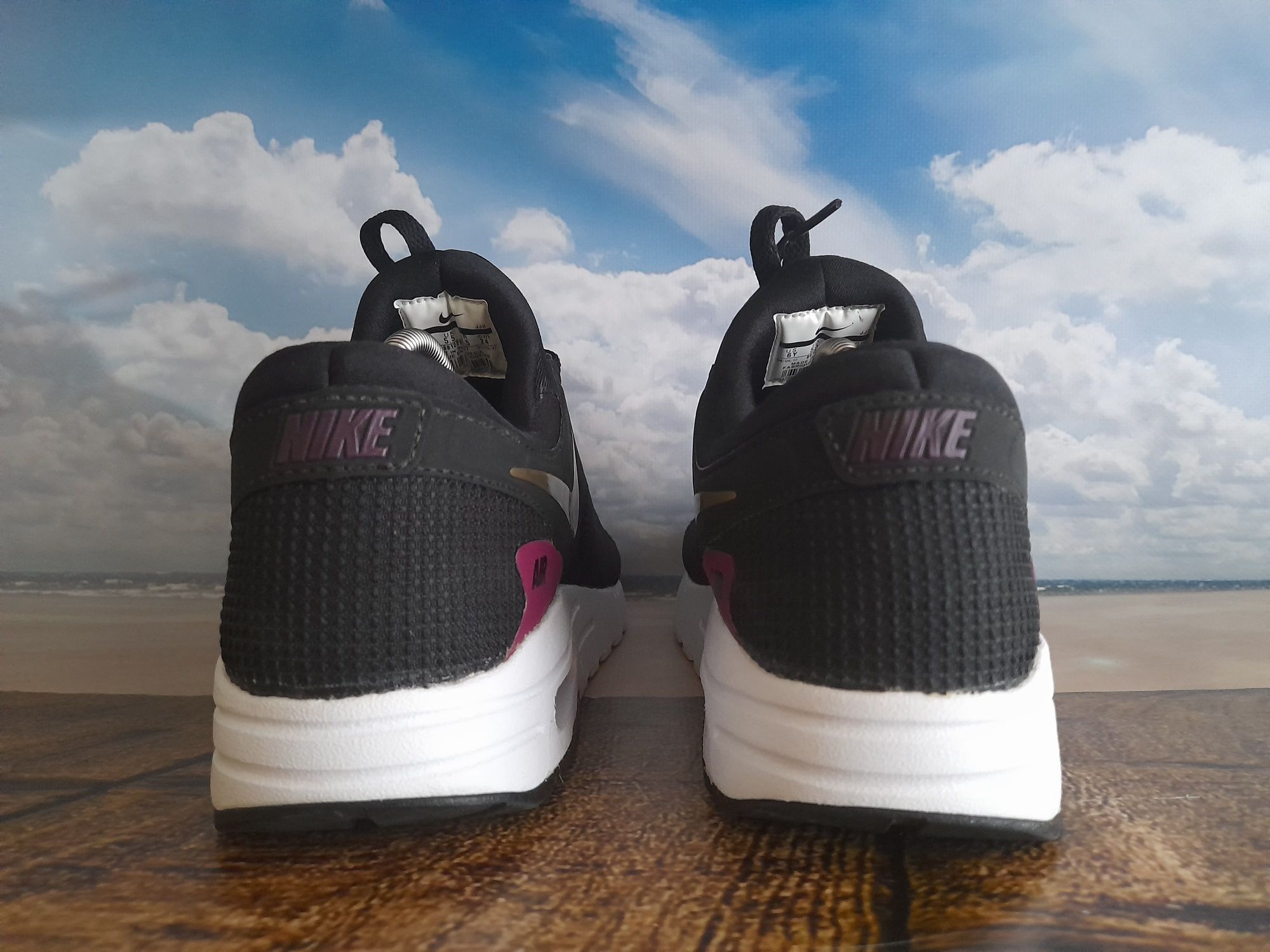 Nike Air Max Zero Essential жіночі кросівки оригінал