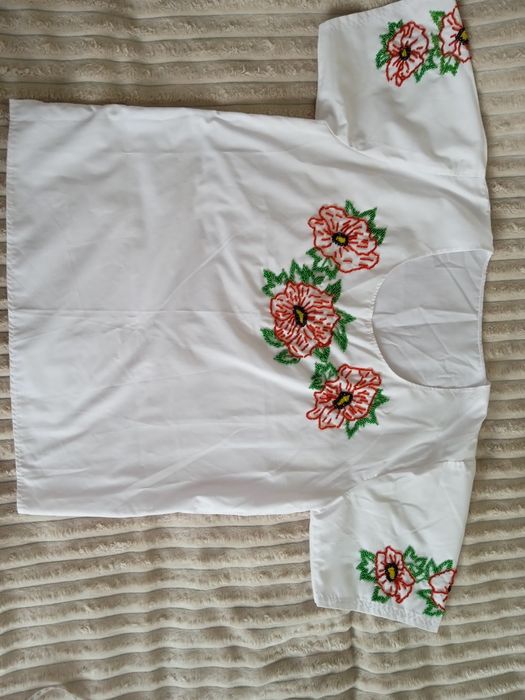 Футболка вишита бісером