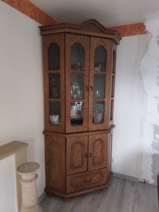 Witryna dwuczęściowa w starym stylu