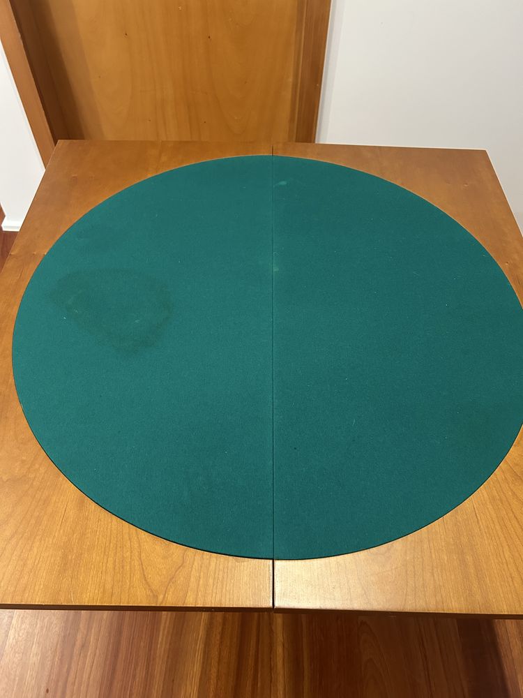 Mesa de jogo em madeira