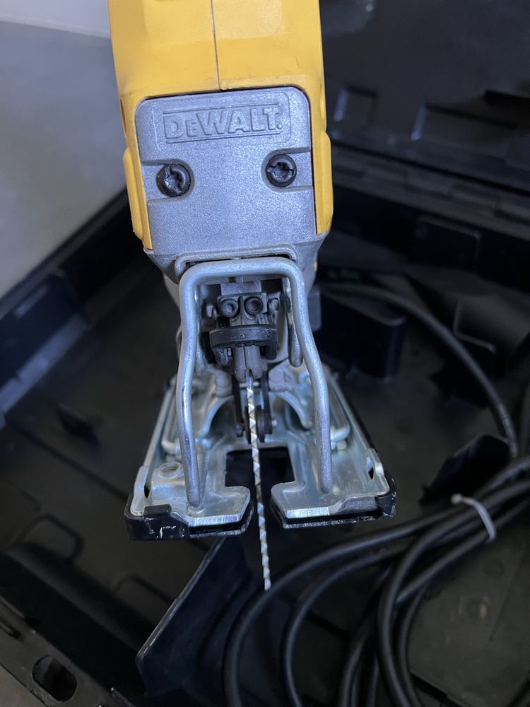 Мережевий  лобзик Dewalt DW 343