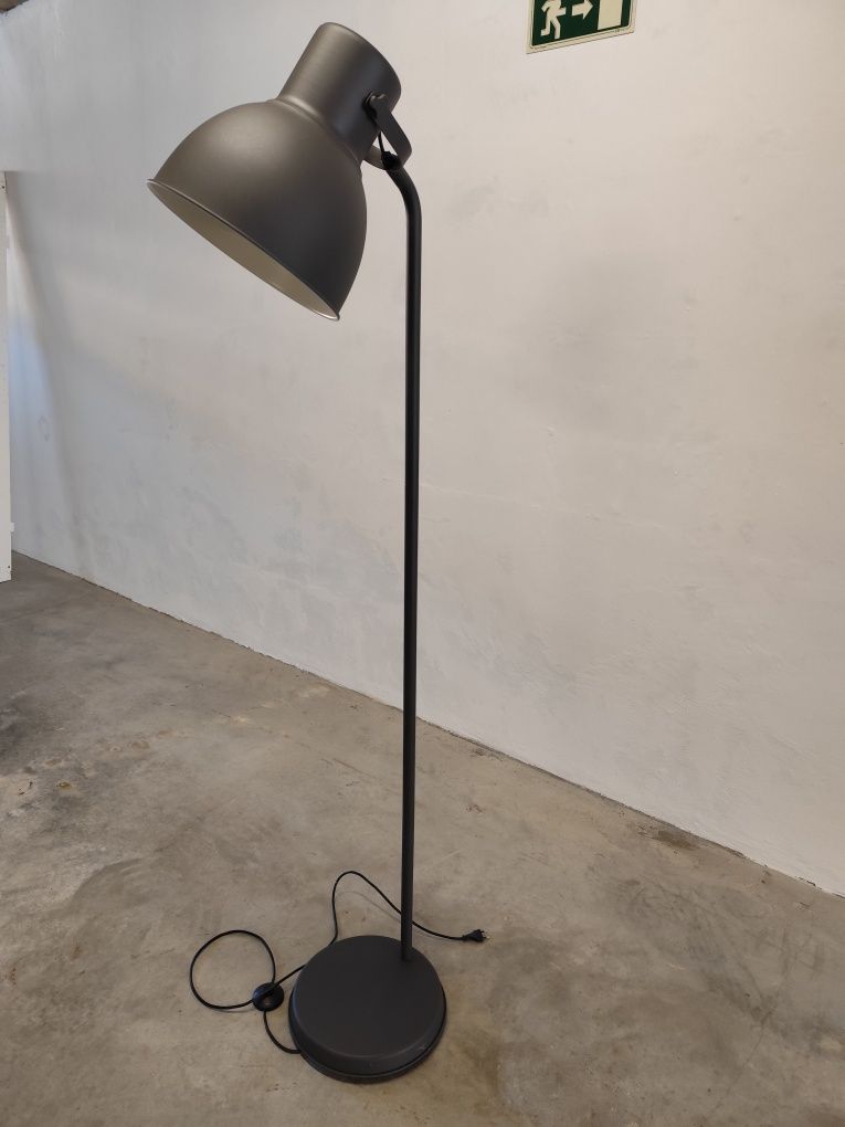 Candeeiro de pé Ikea