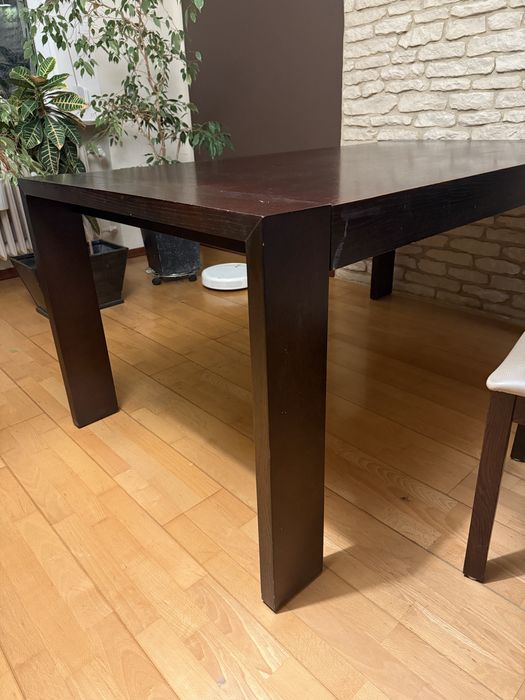 Sprzedam stół o wym. 175 x95 cm rozkladany do ok.230 cm + 4 krzesla