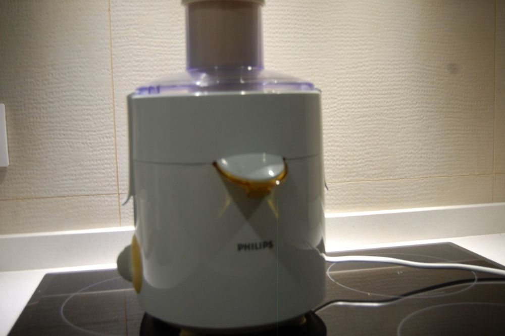 Máquina de sumos e centrifugadora Philips