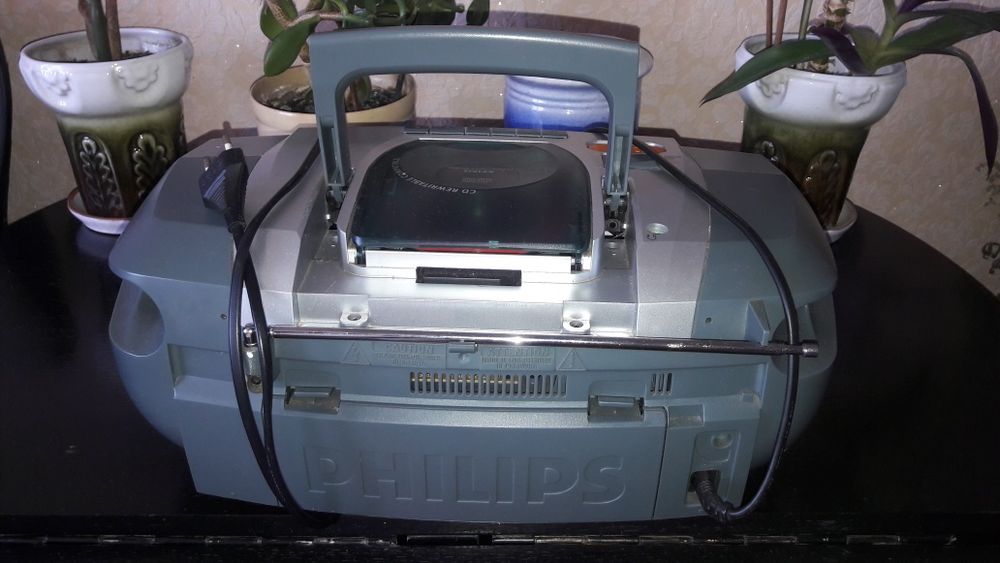 Магнитofon  Philips AZ1045. Читает СД!