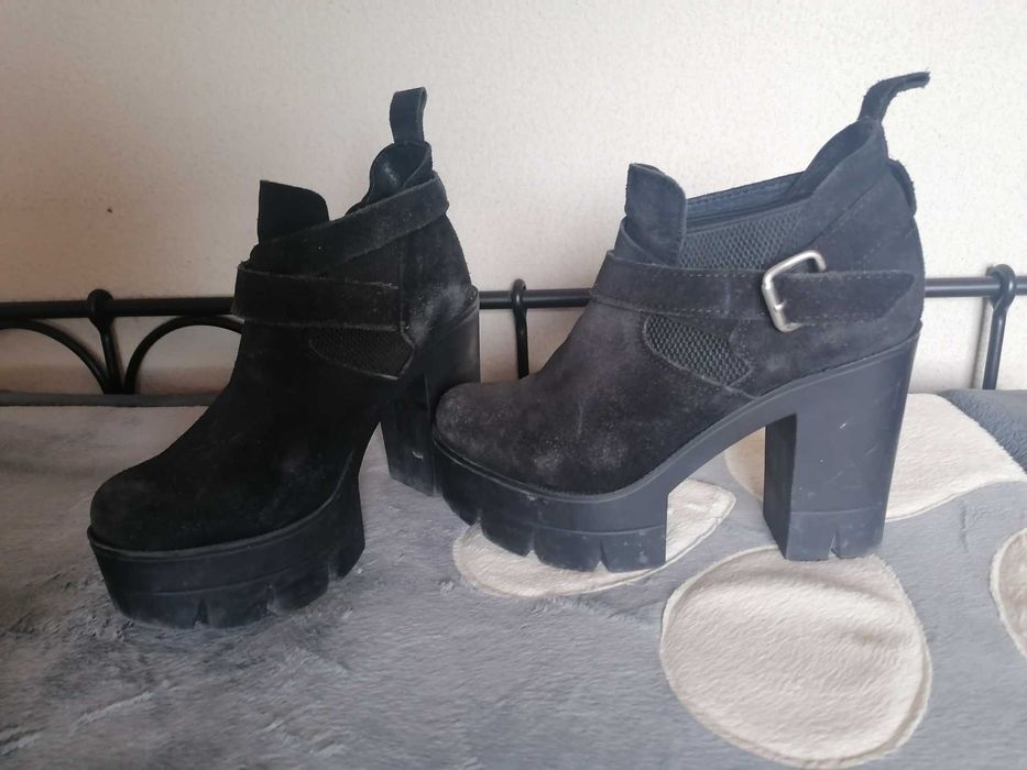 Botas altas confortáveis.