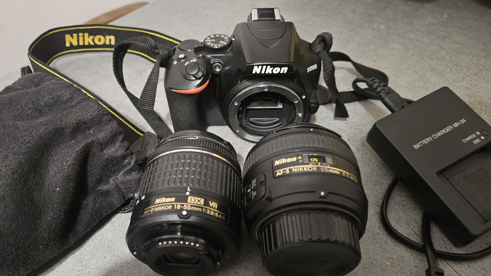 Nikon 3500. Zestawie 2 obiektywy i 4 baterie