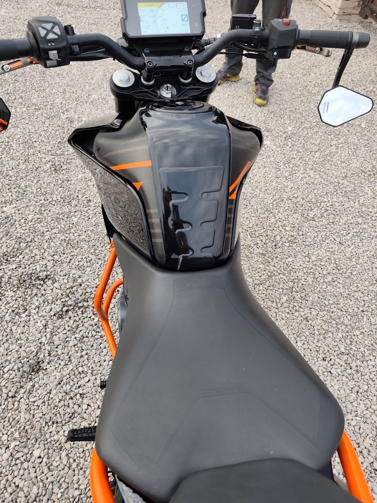 KTM Duke 125 dużo dodatków