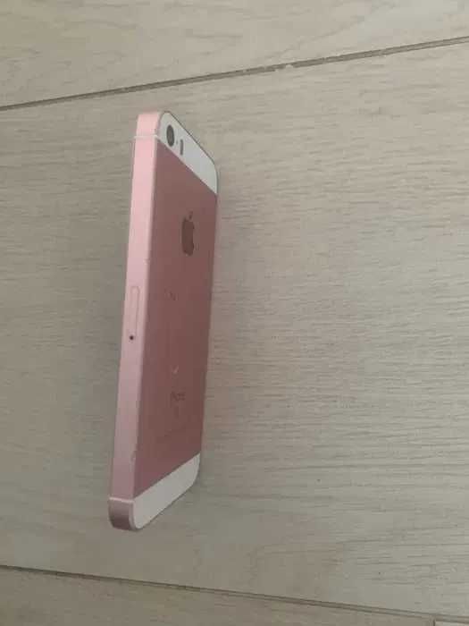 iPhone SE rosa (+ capa de silicone)