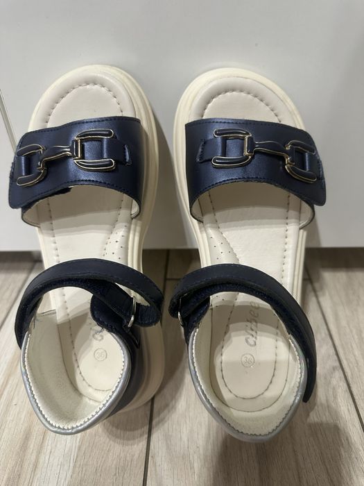 Продам босоніжки