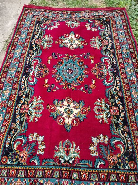 Дуже гарний килим