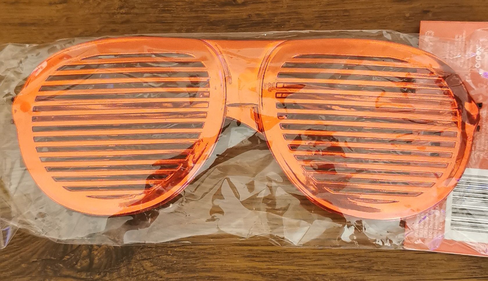 Mega duże okulary. Czerwone.
