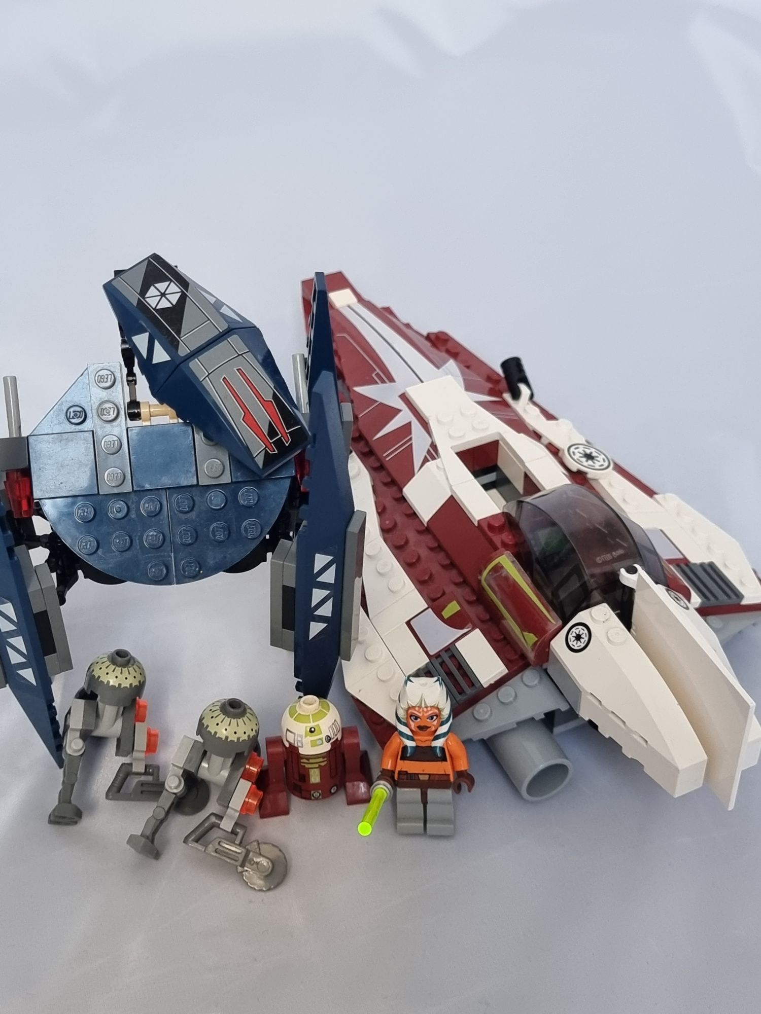 Lego Star Wars 7751 Ashoka Starfighter & Droids