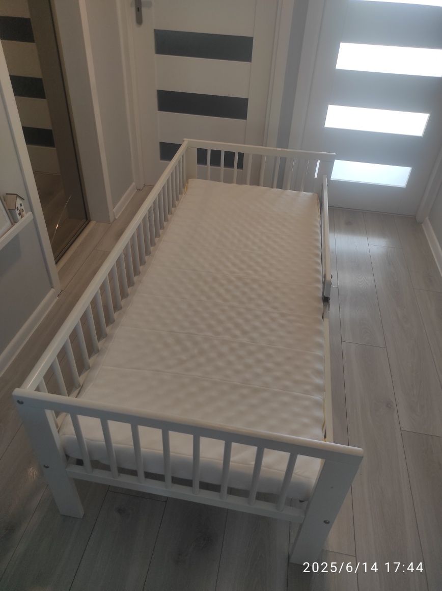 Łóżko dziecięce 70x160 IKEA z materacem.