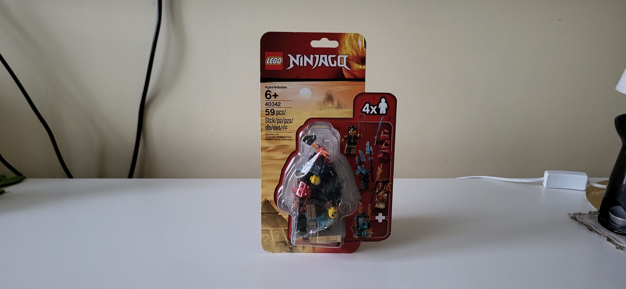 Lego Ninjago 40342 Zestaw minifigurek model wycofany