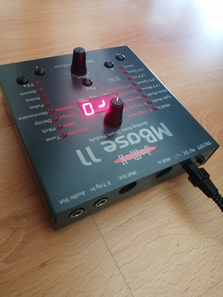 Jomox Mbase11 synth module