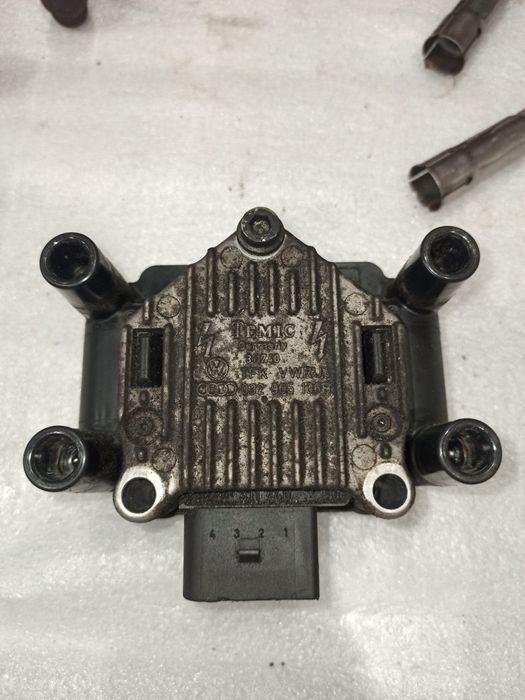 Катушка запалювання ковпачки провода 032905106B 06A035255C 1.6 8v